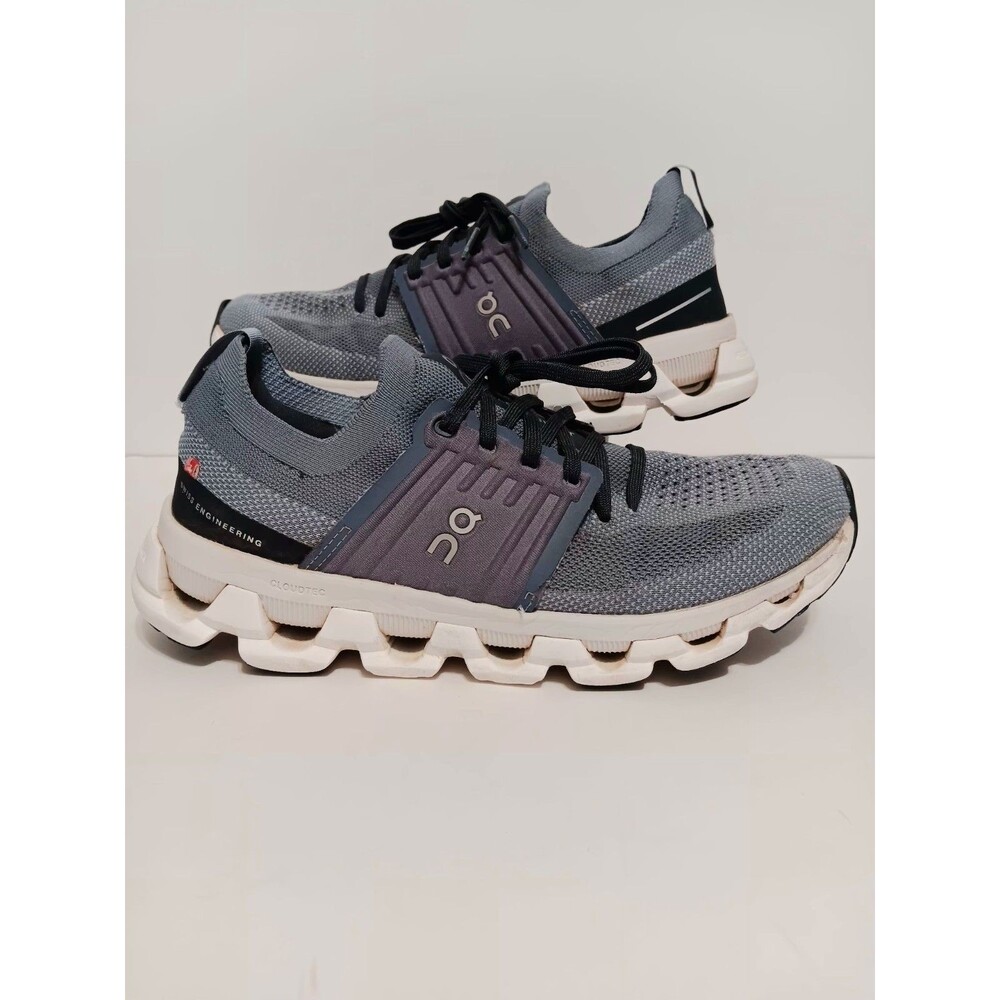 On Cloud Gray Women's Sneakers Sz 9